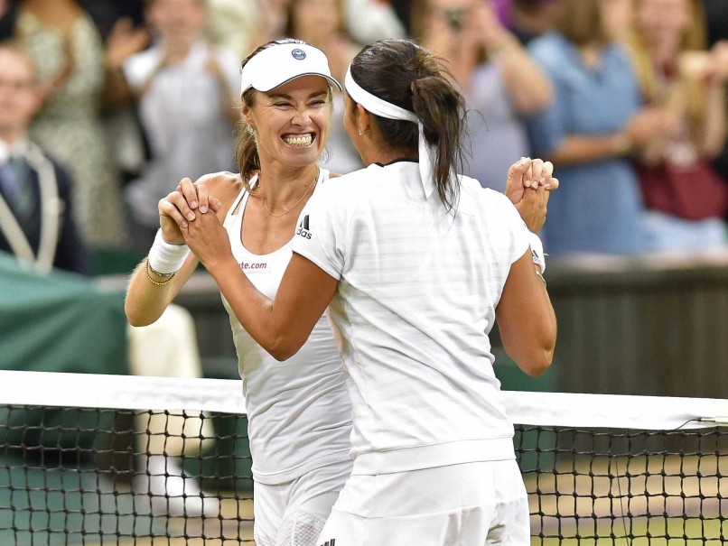 Sania Mirza-Martina Hingis Breeze Into Third Round in Wimbledon