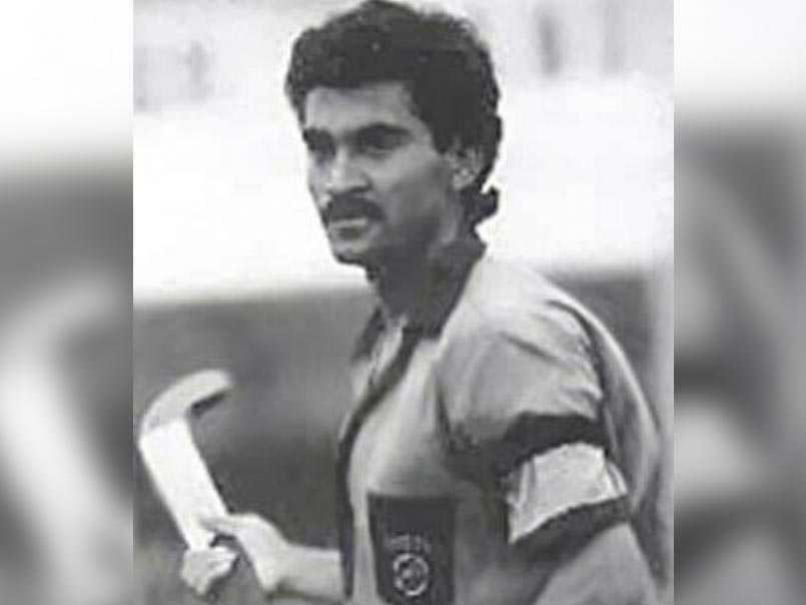 Sports Minister Vijay Goel Visits Ailing Hockey Legend Mohammad Shahid