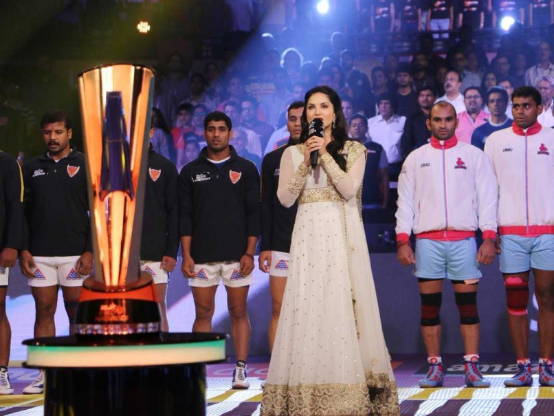 Pro Kabaddi League: Sunny Leone In Trouble For Singing National Anthem