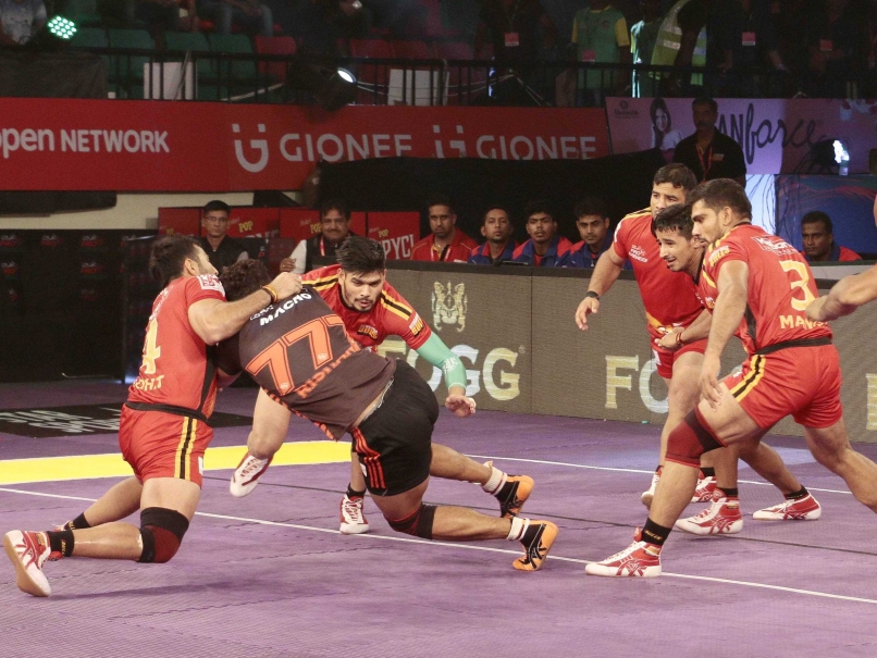 Pro Kabaddi League: U Mumba Edge Bengaluru Bulls 24-23