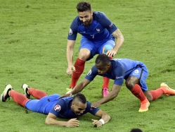 Dimitri Payet Worth His Weight in Gold, Says West Ham Co-Chairman