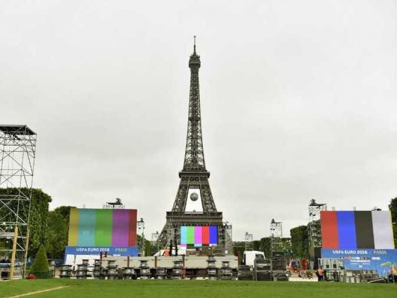 Euro 2016: Eiffel Tower Gig Tests French Security on Eve of Tournament