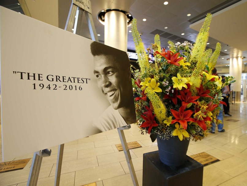 Muhammad Ali Remembered by Inductees In Boxing Hall of Fame Ceremony