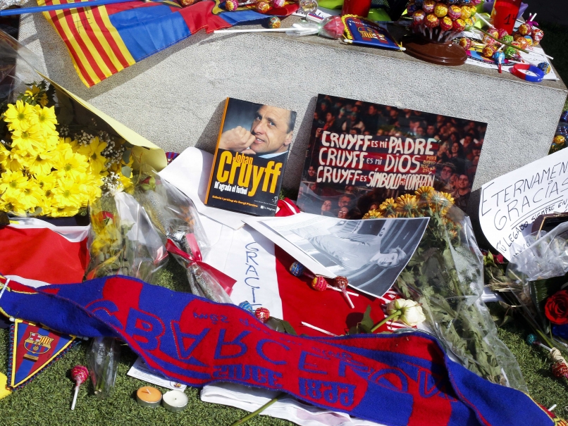 Barcelona F.C. Pays Tribute to Legendary Johan Cruyff