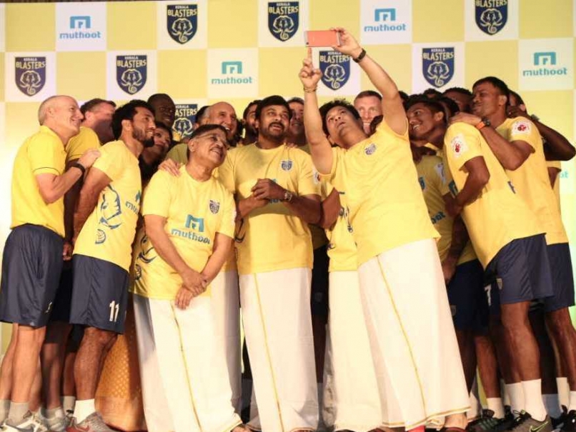 Sachin Tendulkar Unveils Kerala Blasters' 2016 Indian Super League Squad
