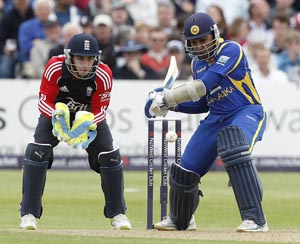 Jayawardene seals Sri Lanka's win over England in T20