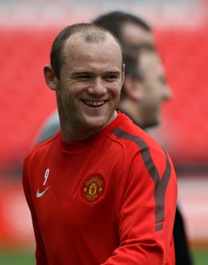 Manchester United seek 'sunshine cure' for injured Wayne Rooney
