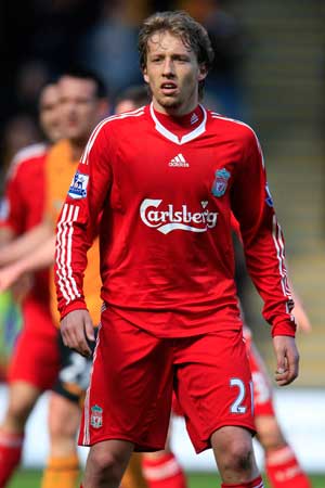 Lucas signs long-term Liverpool contract