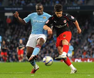 Richards sends City through to face United