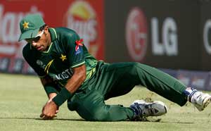Pakistani greats blame poor fielding for defeat