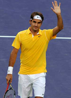 Federer crushes Chela to advance