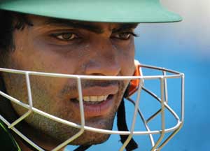 Umar Akmal returns, Malik dropped, for England Tests