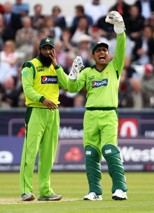 Pakistan trio miss out on contracts