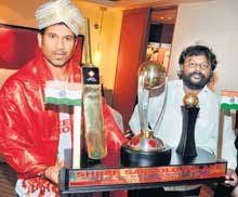 Sachin lifts the World Cup trophy, again!