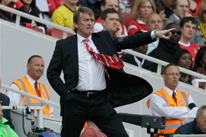 Liverpool boss backs under-pressure Dalglish