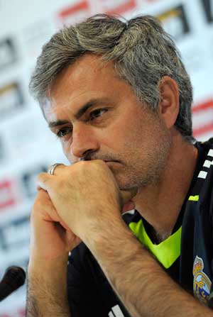 Mourinho refuses to talk at press conference