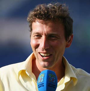 Former skipper Mike Atherton says Andrew Strauss right to go