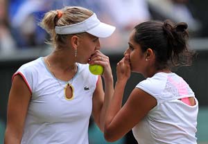 Sania-Elena enter fourth round