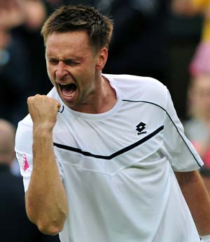Robin Soderling recovers to beat Hewitt in 5 sets