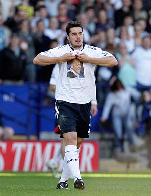 Cohen kills off Arsenal's title challenge