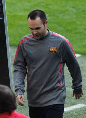 Andres Iniesta back in training with Barcelona