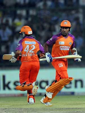 Parameswaran bent his back and bowled well: Mahela