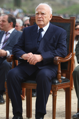 Greek president calls for end to violence