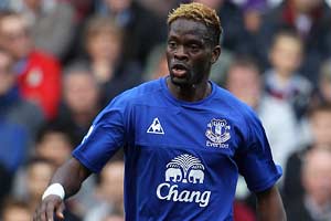 Spurs sign Saha, agree to Pavlyuchenko exit