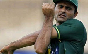 Abdul Razzaq robbed of his valuables at gunpoint
