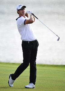 Adam Scott, Jim Furyk share PGA Championship lead with Tiger Woods six shots behind
