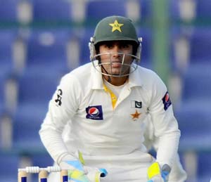 Pakistan lose Adnan Akmal to injury