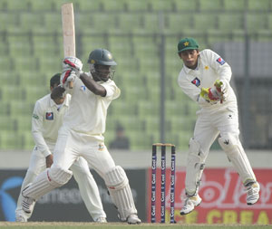 Pakistan leave Bangladesh reeling at 114/5