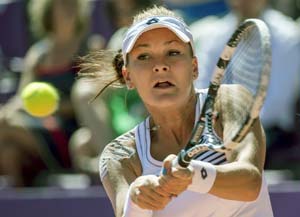 Top seed Agnieszka Radwanska reaches Stanford final