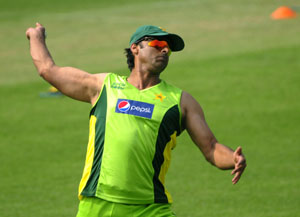 Shoaib Akhtar tells Pakistan Cricket Board to stop running after India
