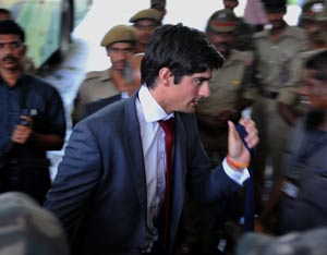 Alastair Cook challenges his pace understudies to earn Ashes call-up