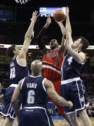 NBA: Portland Trail Blazers win at Oklahoma City Thunder to cut gap