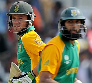 Make Amla or AB de Villiers captain: Fanie de Villiers
