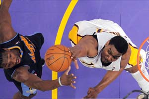 Bynum's triple-double leads Lakers past Nuggets