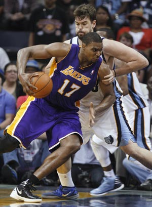 Bynum, Bryant help Lakers beat Grizzlies in double overtime
