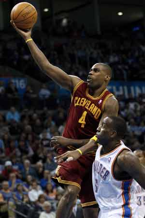 Cavaliers snap Thunder home win streak 96-90