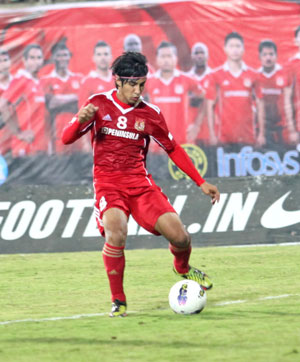 Pune FC extend Arata Izumi's contract to 2015