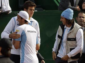 Argentina into Davis Cup semi-finals