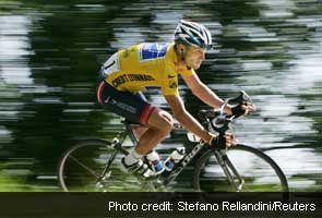 Newspaper sues Armstrong to recoup 2006 libel payout