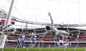 Gervinho helps Arsenal thrash Reading 4-1