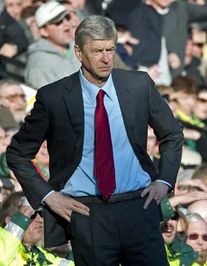 Arsene Wenger puts faith in 'extrovert' Olivier Giroud