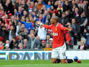 Man Utd vs Aston Villa: Ashley Young not a cheat, says Ferguson