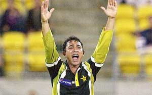 Azhar Mahmood asks Afridi, Nazir, Umar Akmal to review batting approach