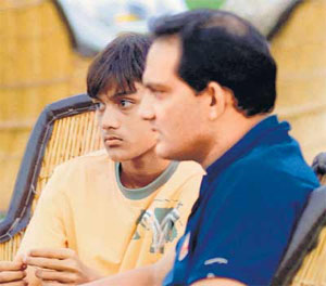 Azharuddin's son critical for fourth straight day
