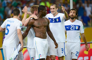 Italy coach Cesare Prandelli blasts 'silly' Mario Balotelli