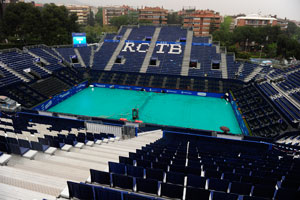 Rain ends day early in Barcelona with Nadal kept waiting